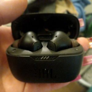 JBL Ear buds